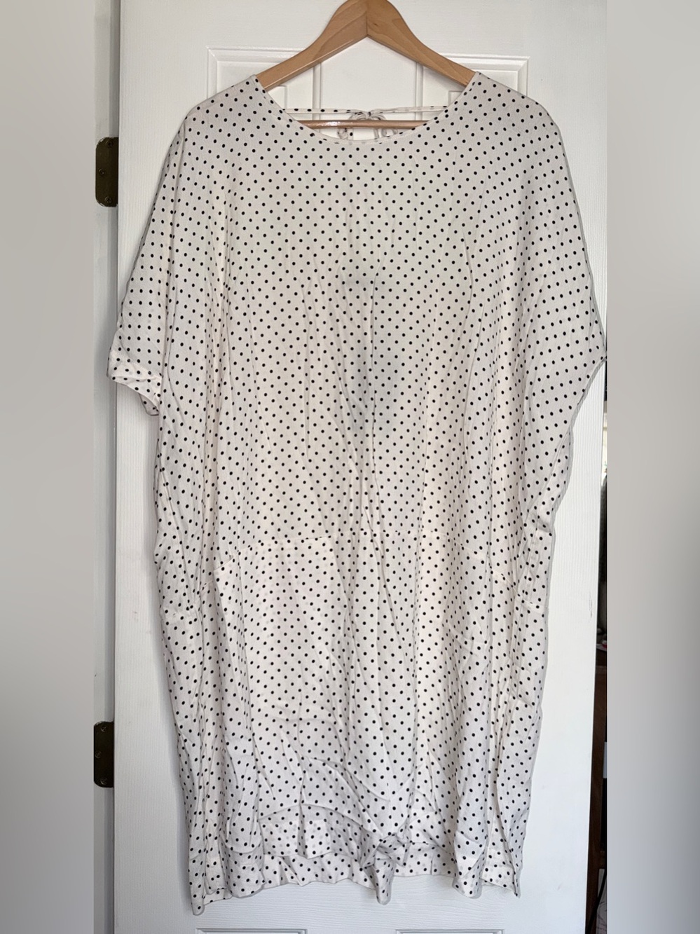 Twinset Simona Barbieri, style PS8284, color 02047, Italian size 44. White Polka